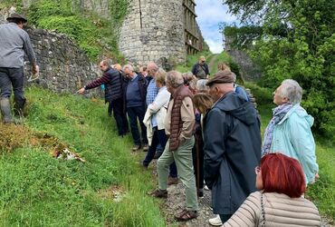 UNE VISITE GUIDEE LES RUINES DE MONTAIGLE EN V.I.P 